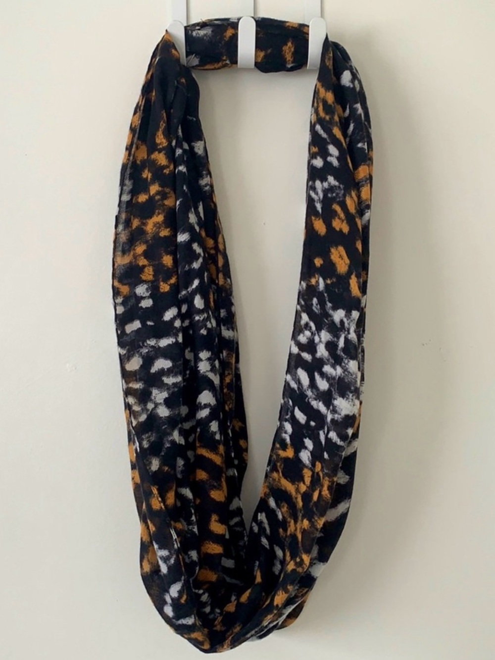 NWT H&M Infinity Scarf in Black, White & Brown/Orange Leopard Print